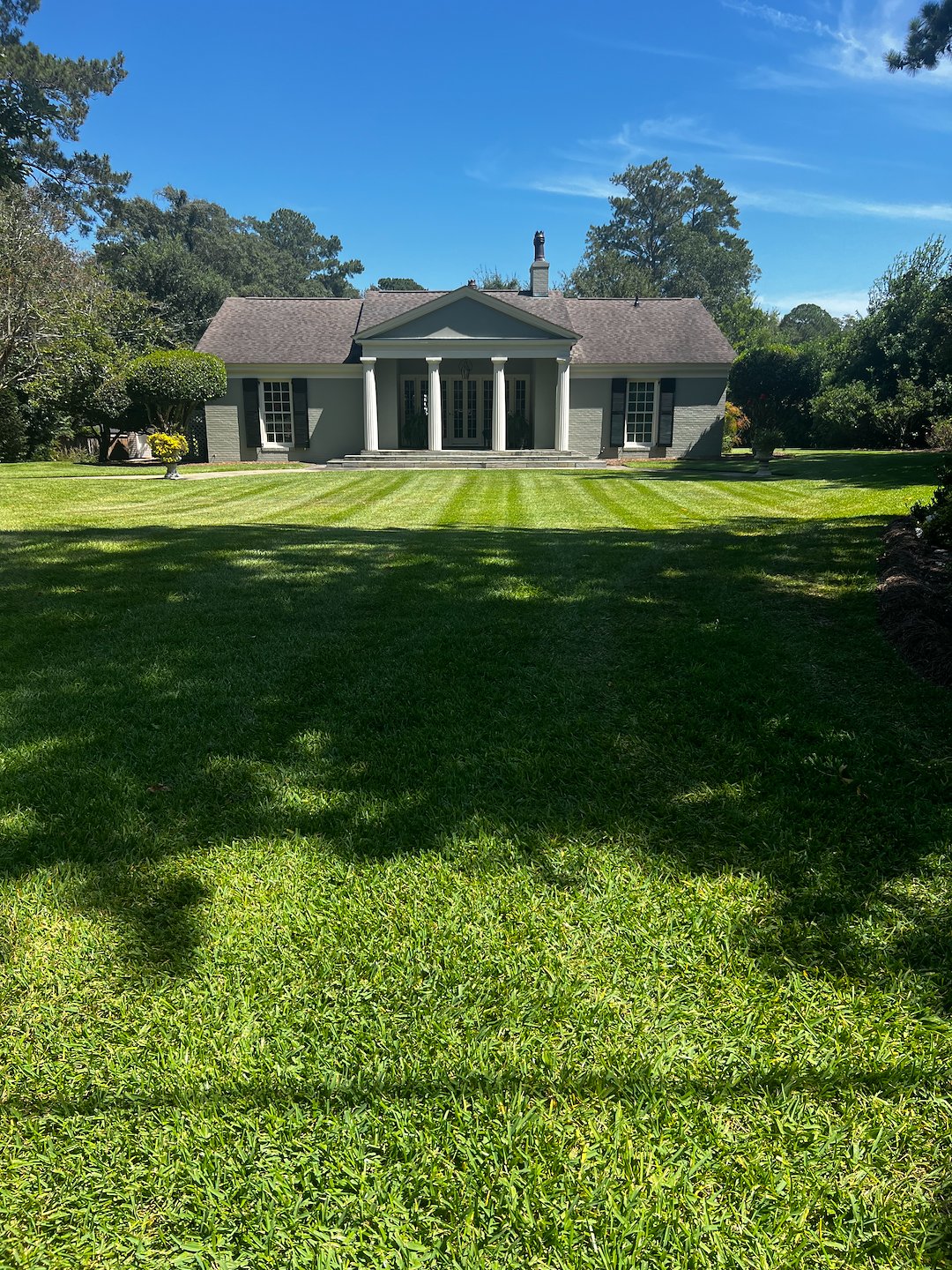 A beautiful Lawn on Girard Avenue in Dothan, AL! Thumbnail