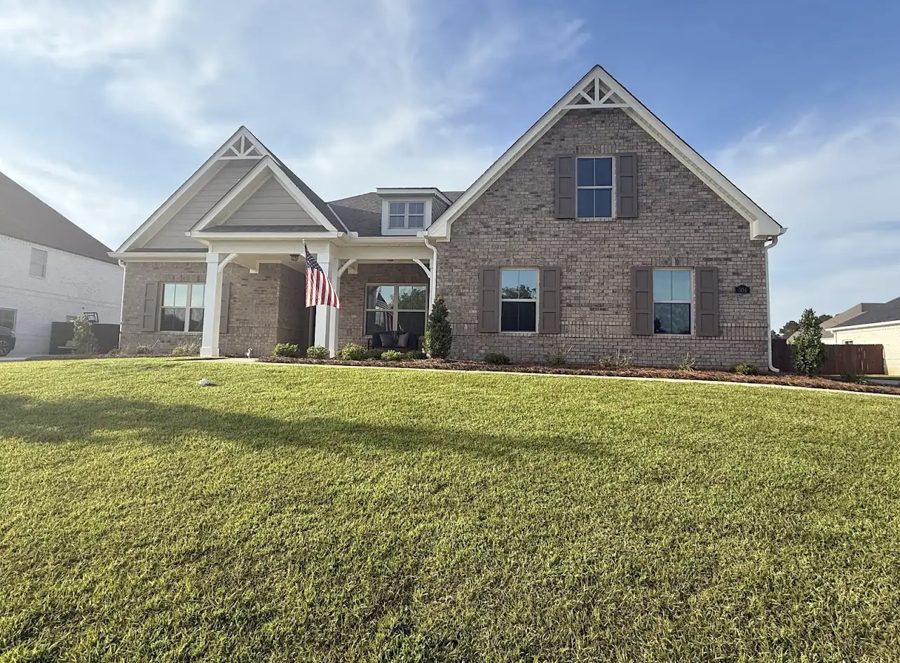 A beautiful lawn transformation in Charleston Mills Subdivision in Dothan, Alabama Thumbnail